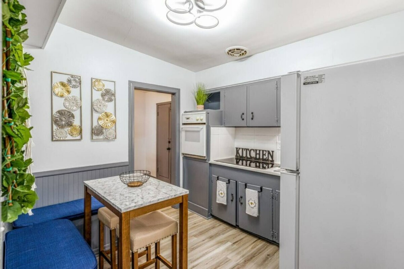 1406 Conway Rd - Photo 3 of 7