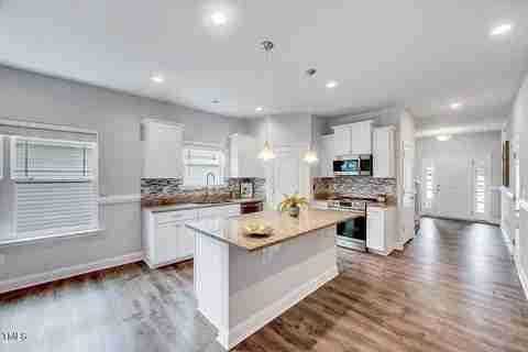 106 Boomer St - Photo 7 of 45