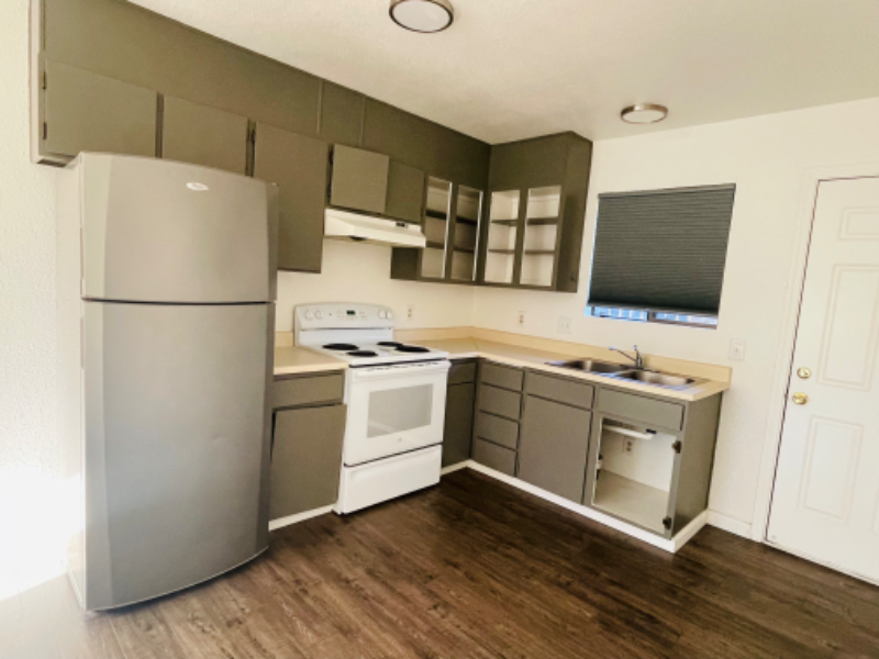 815 July Way - Photo 2 of 7