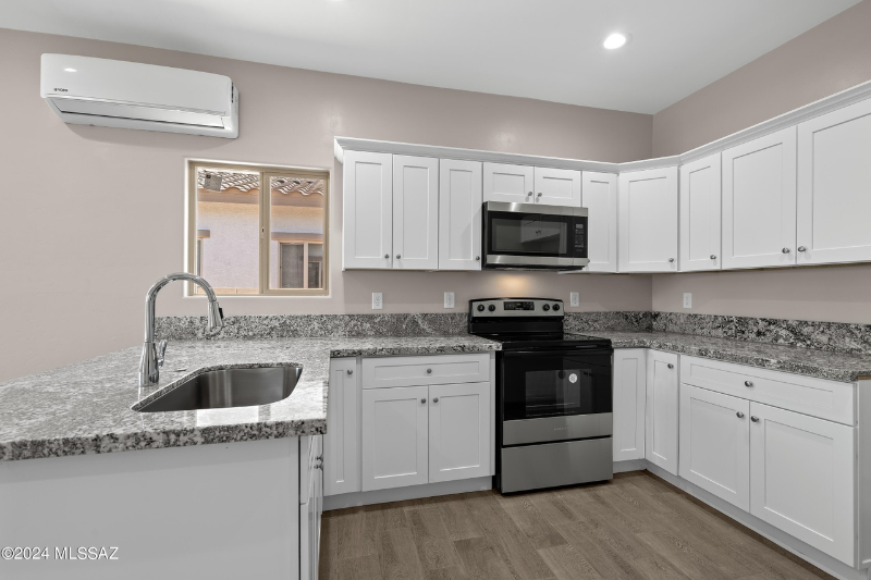 2350 North Norris Avenue #2 - Photo 3 of 14