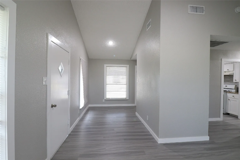 107 Love St - Photo 2 of 8