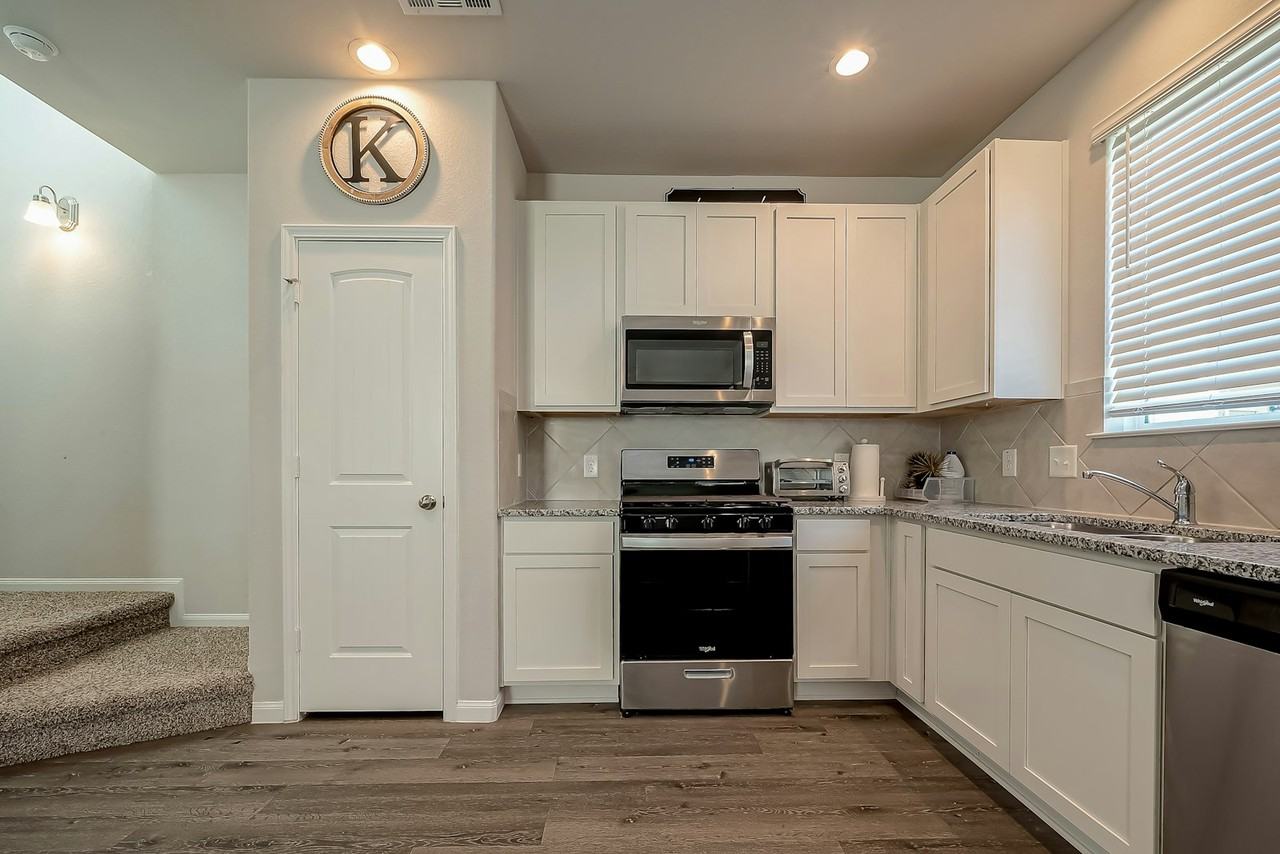 22015 Imperious Park Way - Photo 6 of 37