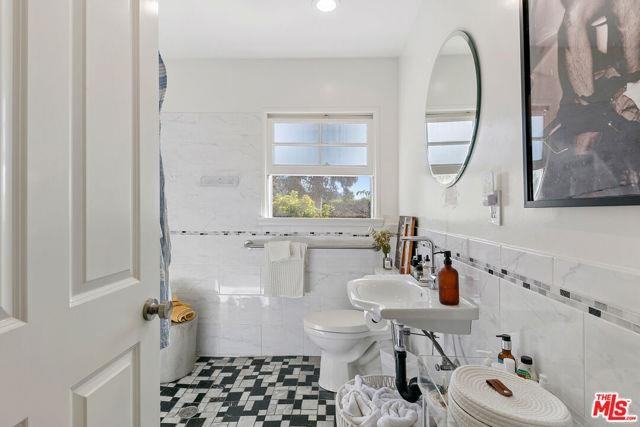 29242 Heathercliff Rd - Photo 3 of 8