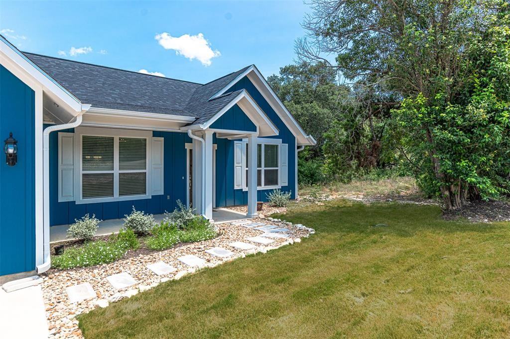 18306 Roundrock Rd - Photo 3 of 8