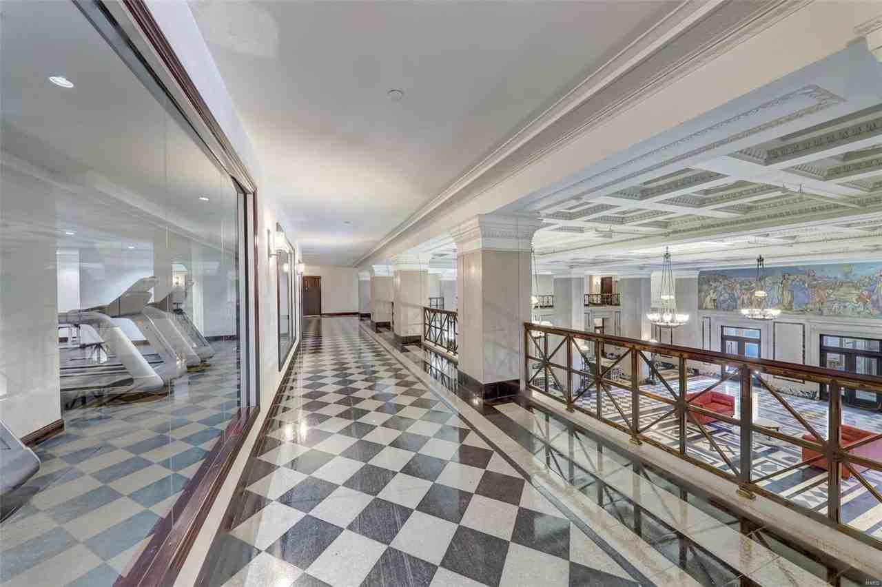 3681 Lindell Blvd - Photo 2 of 12