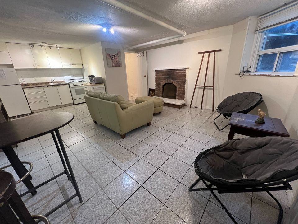 1434 King Street West #7 - Photo 2 of 12