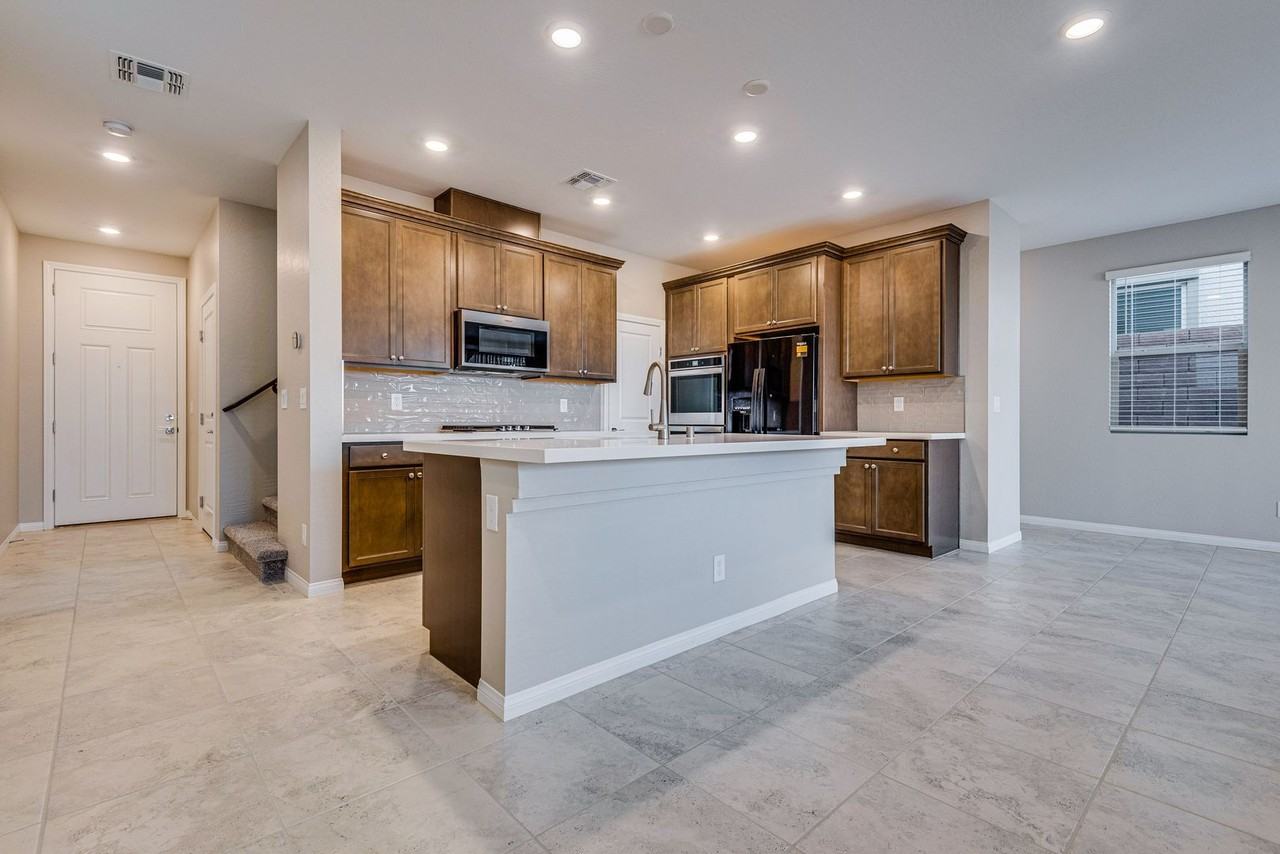 10652 Glowing Dawn Ave - Photo 2 of 24