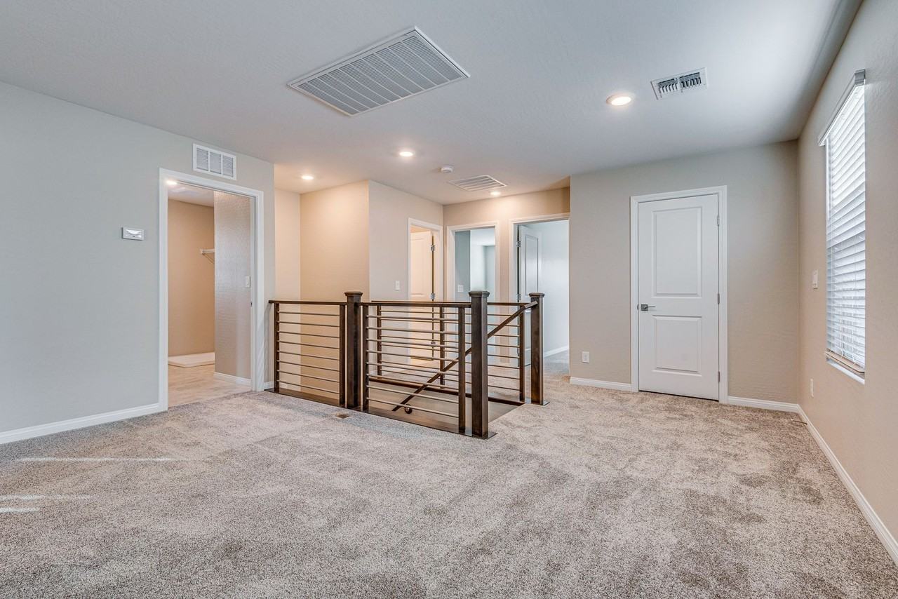 10652 Glowing Dawn Ave - Photo 3 of 24