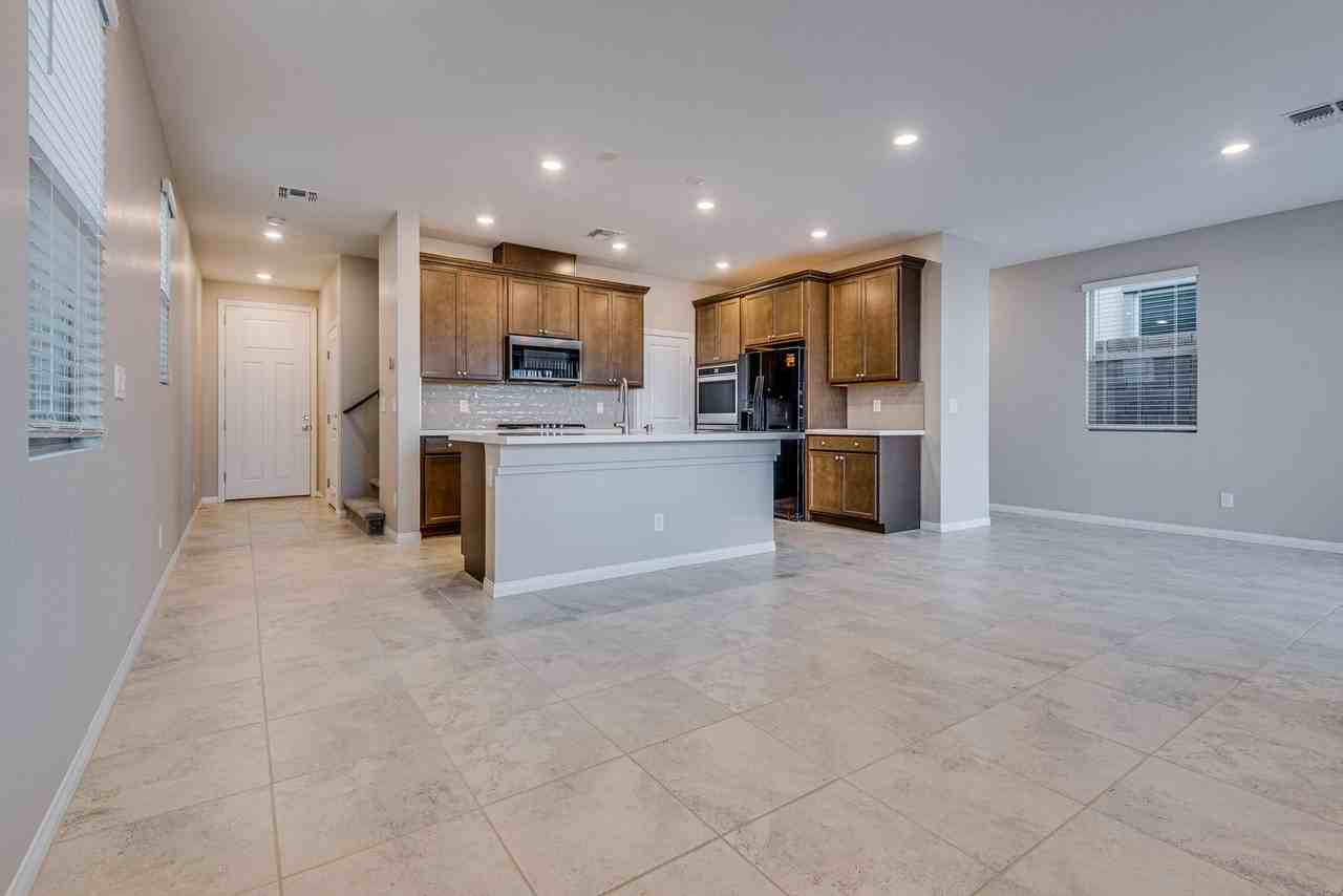 10652 Glowing Dawn Ave - Photo 6 of 24