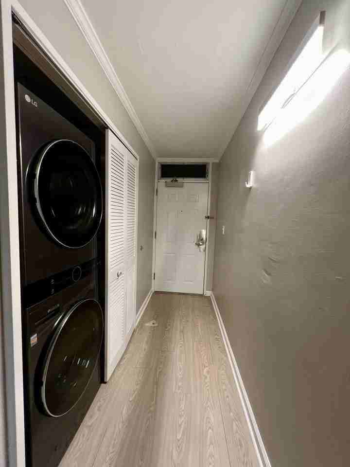 968 Spencer St - Photo 4 of 32