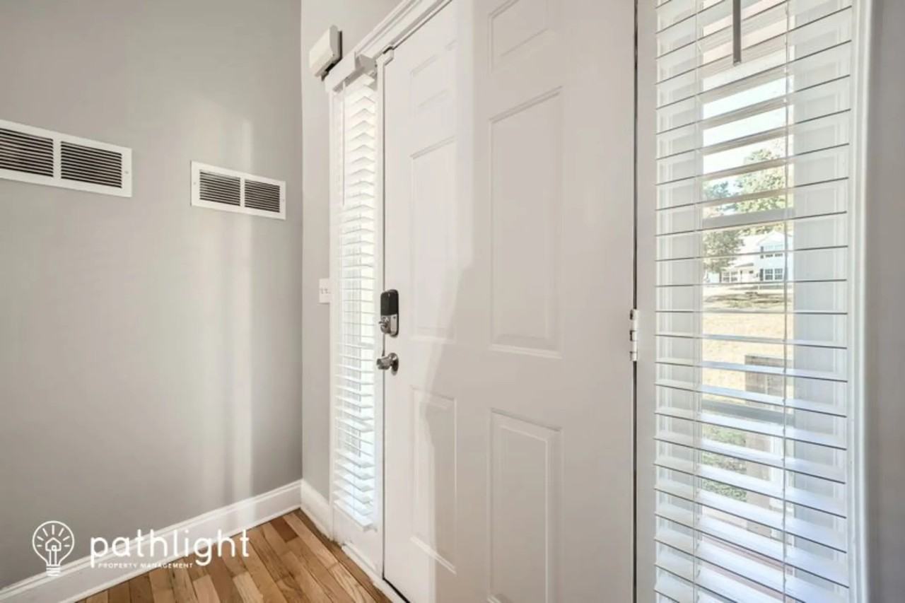 9865 Rivercliff Ln - Photo 2 of 24