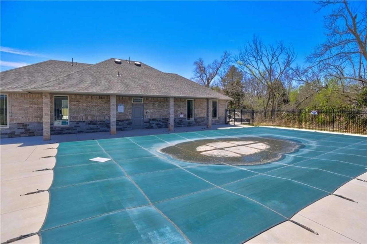 921 Sw 140th St - Photo 2 of 32