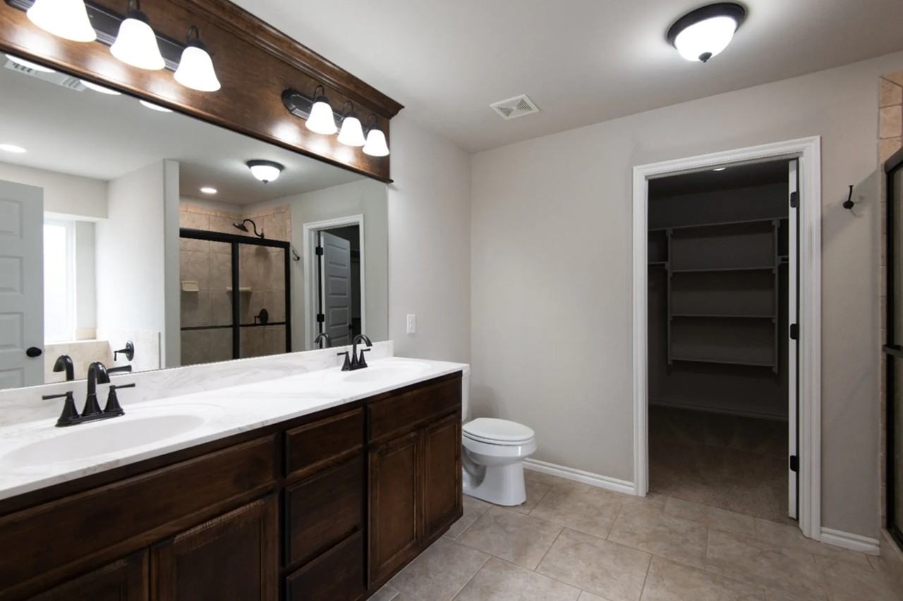 921 Sw 140th St - Photo 3 of 32