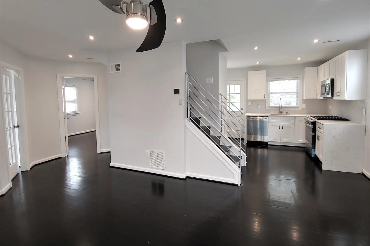 2216 Harvard Dr - Photo 3 of 21