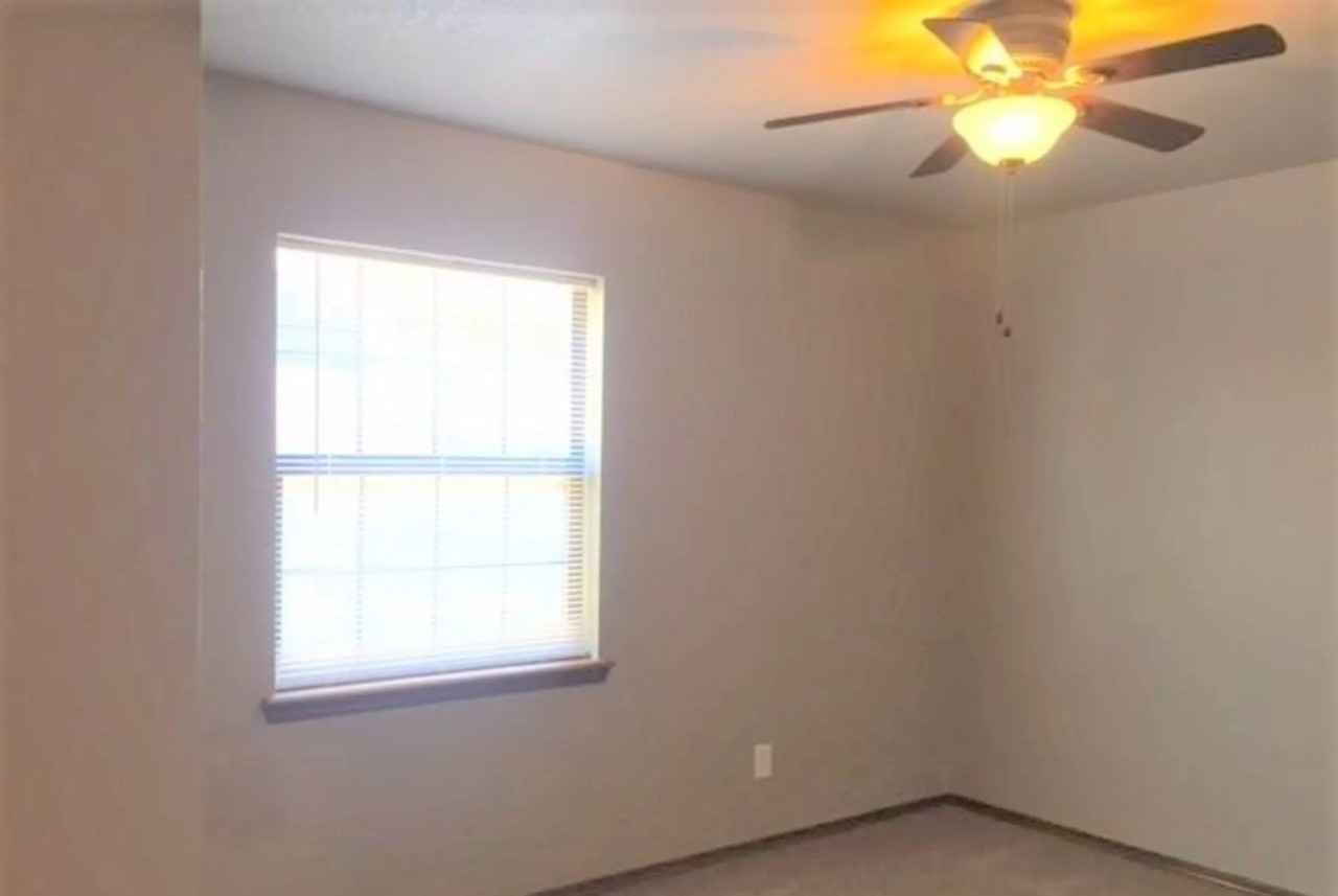 12116 Blueway Ave - Photo 3 of 16