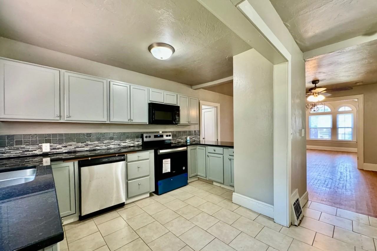 2112 N Everest Ave - Photo 3 of 19