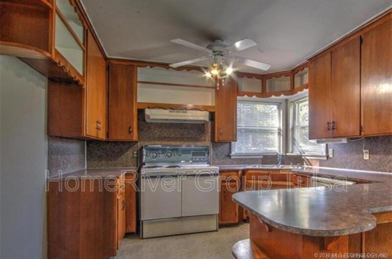 5857 E 21st Pl - Photo 3 of 25