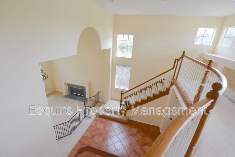 2340 Fairway Ct - Photo 2 of 18