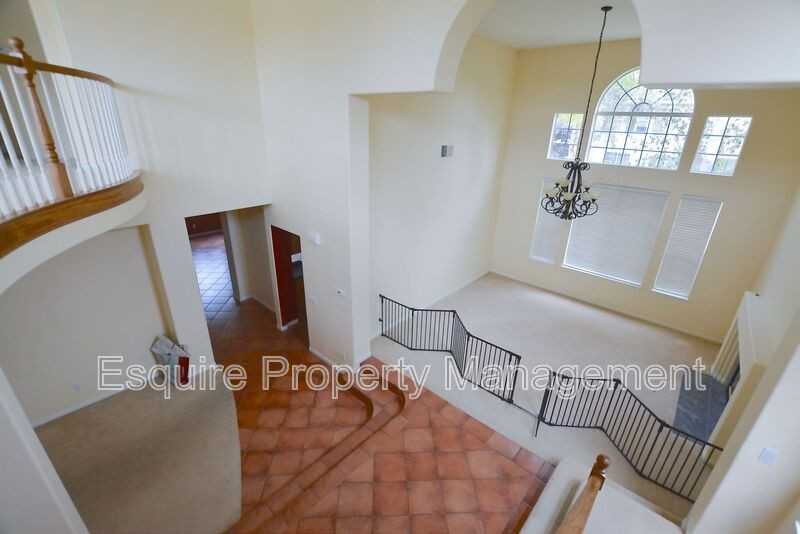 2340 Fairway Ct - Photo 3 of 18