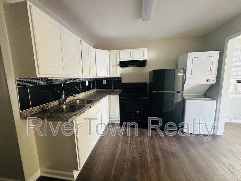 806 Baltimore St - Photo 4 of 6