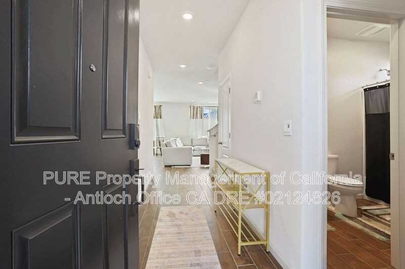 896 Diego Dr - Photo 3 of 40