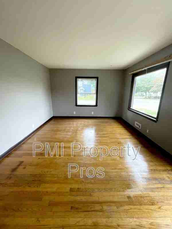 4375 N 61st St - Photo 3 of 8