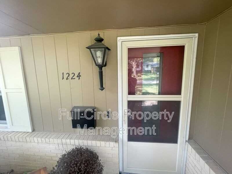 1224 S 118th St #1224 - Photo 2 of 18