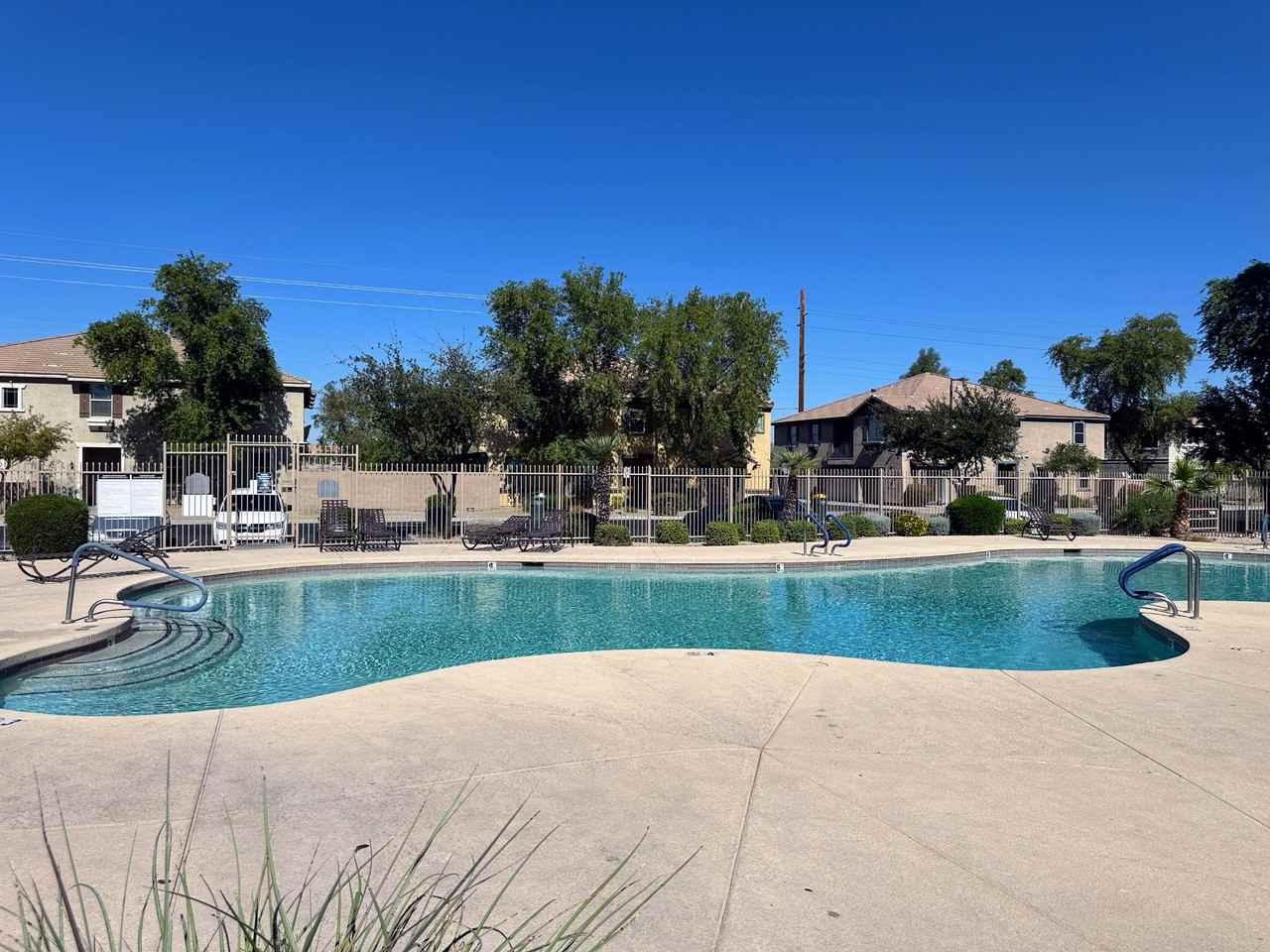 8111 W Lynwood St - Photo 7 of 45