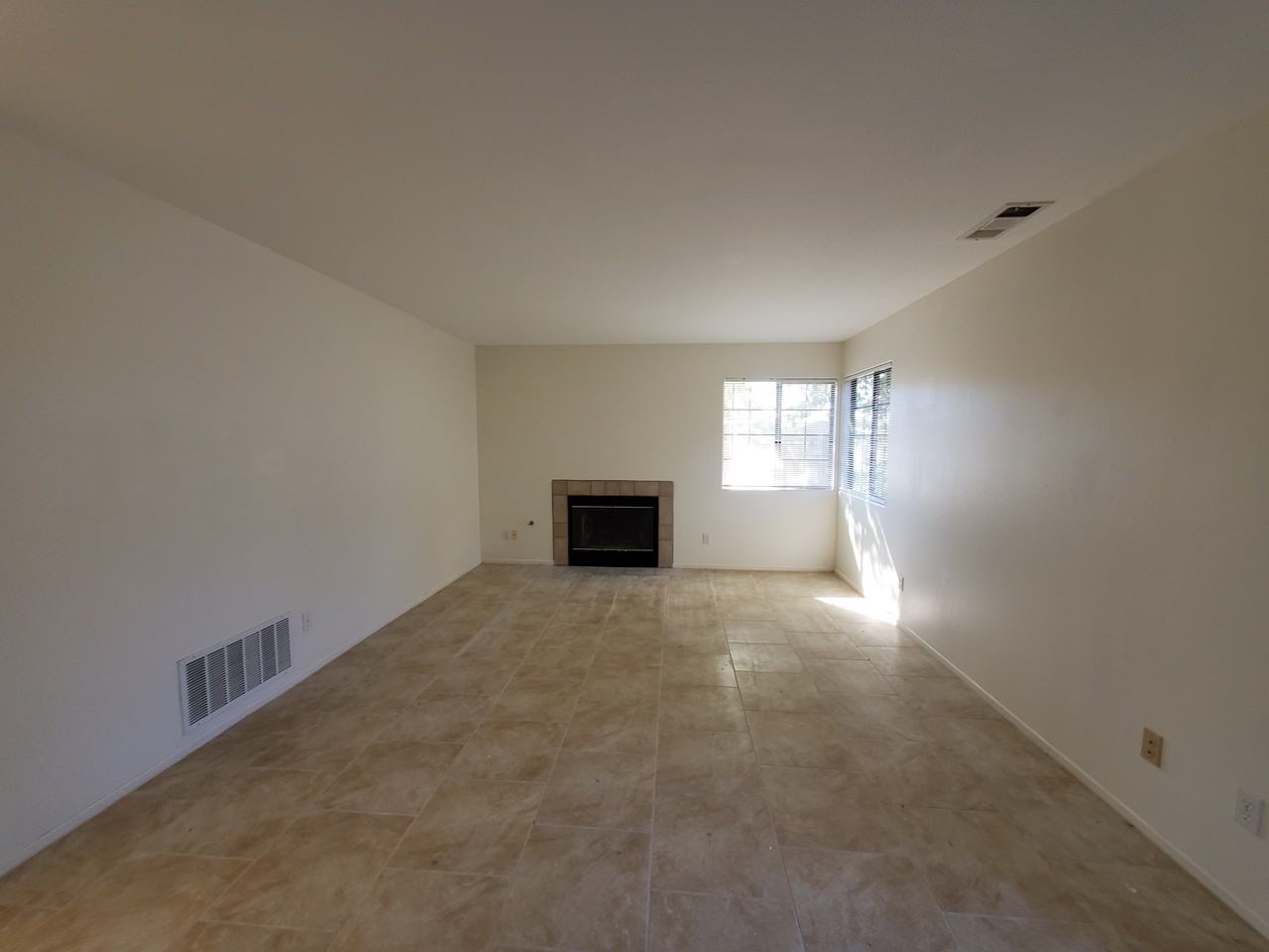 317 S J St - Photo 3 of 9