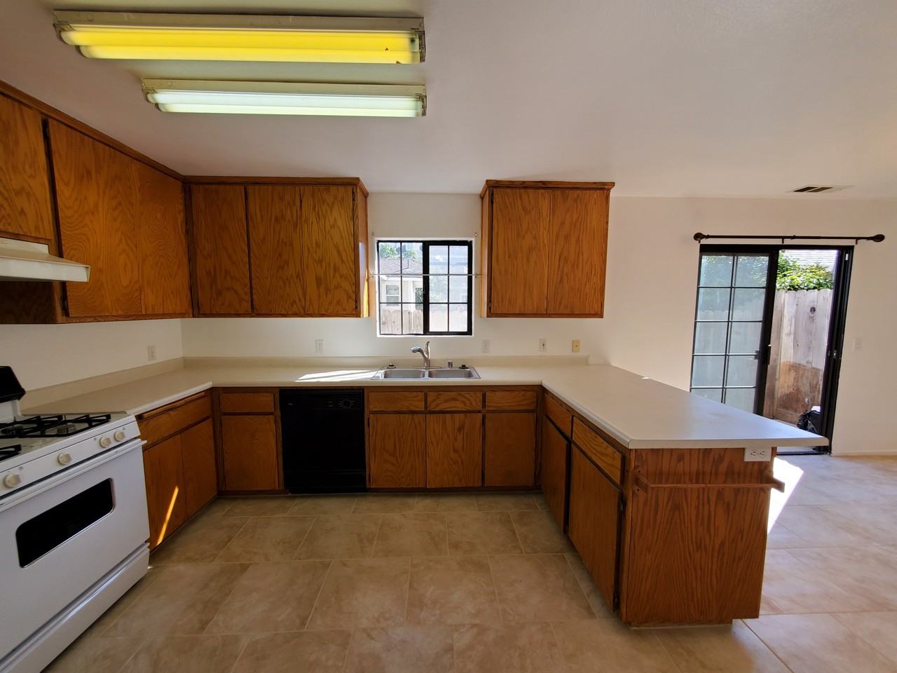 317 S J St - Photo 5 of 9