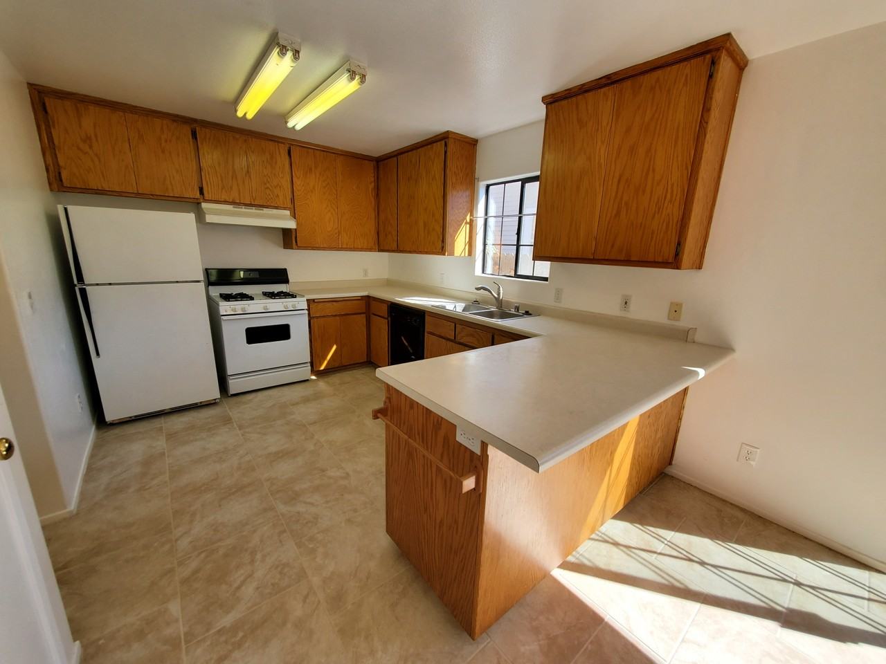 317 S J St - Photo 7 of 9