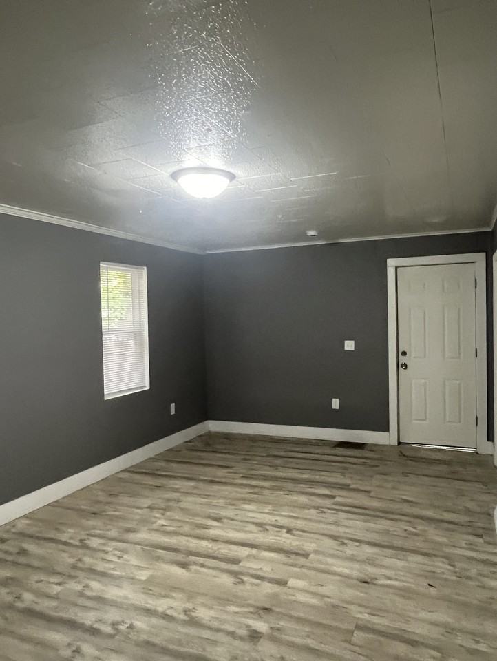 155 Rotterdam Ave - Photo 3 of 17