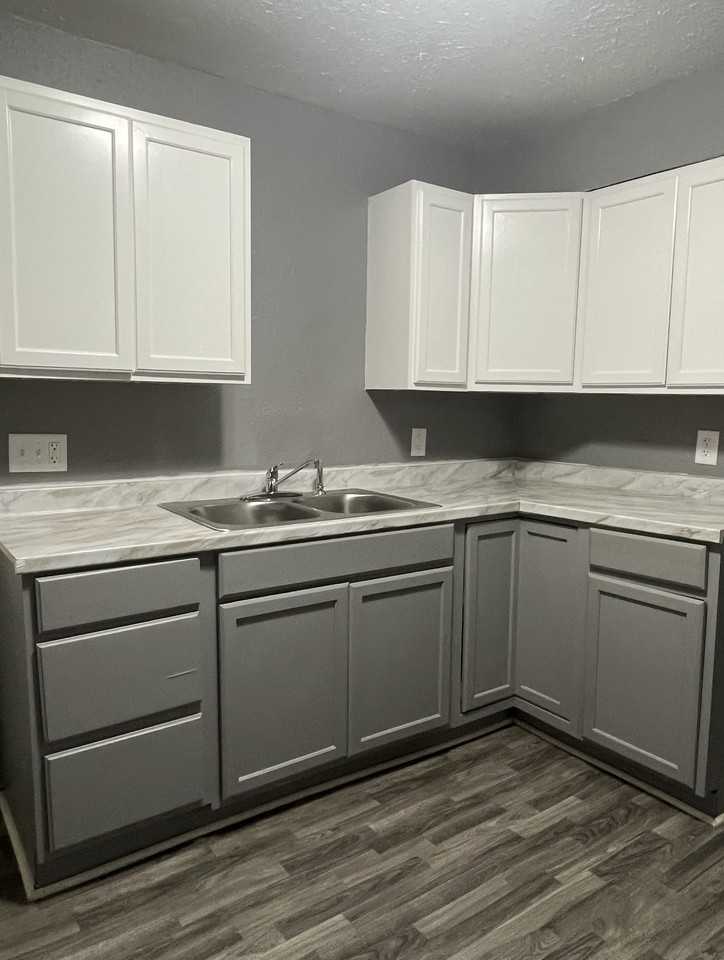 155 Rotterdam Ave - Photo 5 of 17