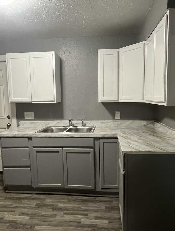 155 Rotterdam Ave - Photo 6 of 17