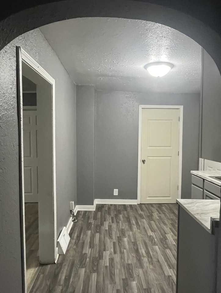 155 Rotterdam Ave - Photo 7 of 17