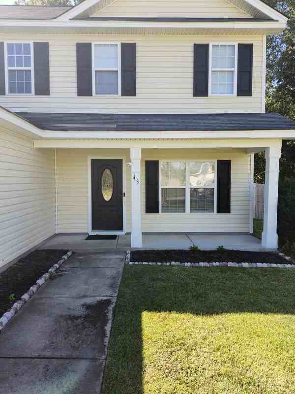 43 Derby Ln - Photo 4 of 37