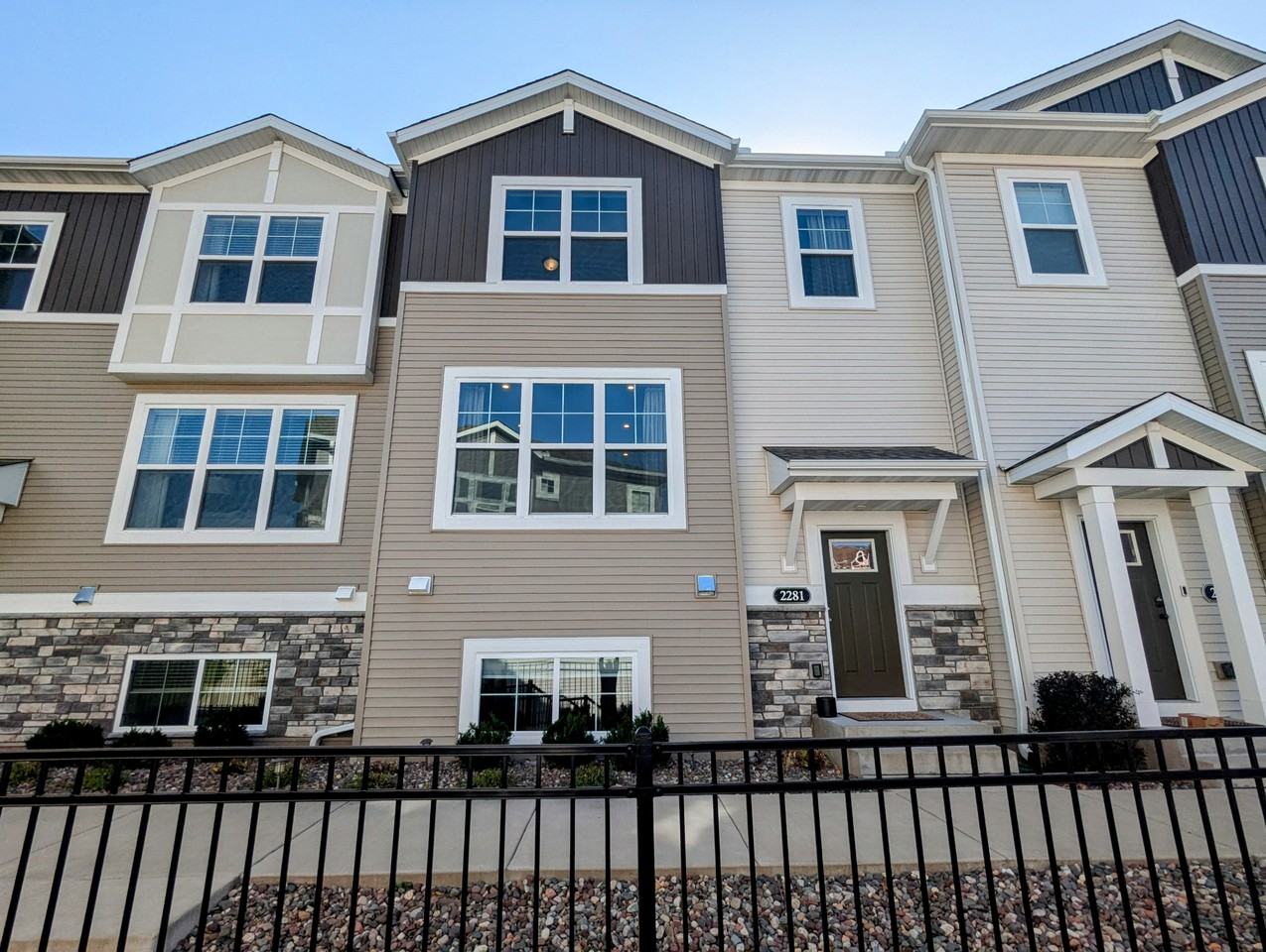 2281 Polar Way - Photo 2 of 20