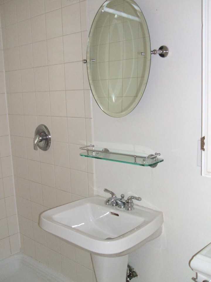 1658 W Nelson St #2 - Photo 3 of 8