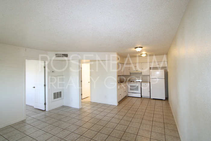 2621 E Greenway Rd #18 - Photo 2 of 11