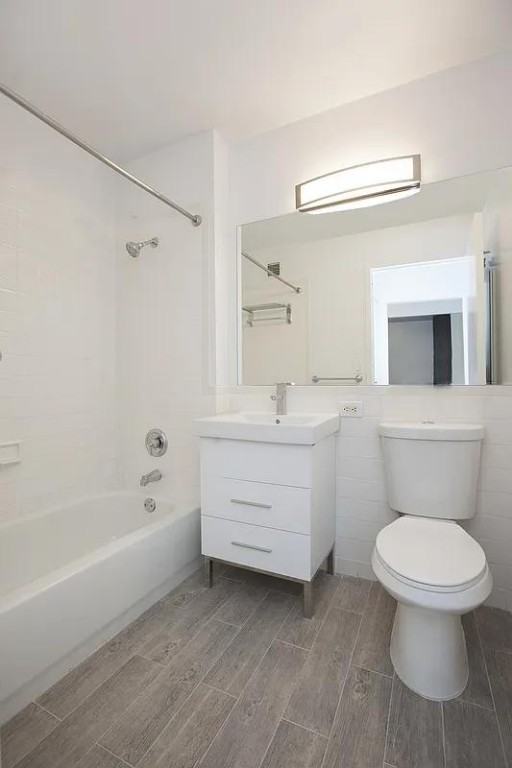 Battery Pl #709 - Photo 2 of 7