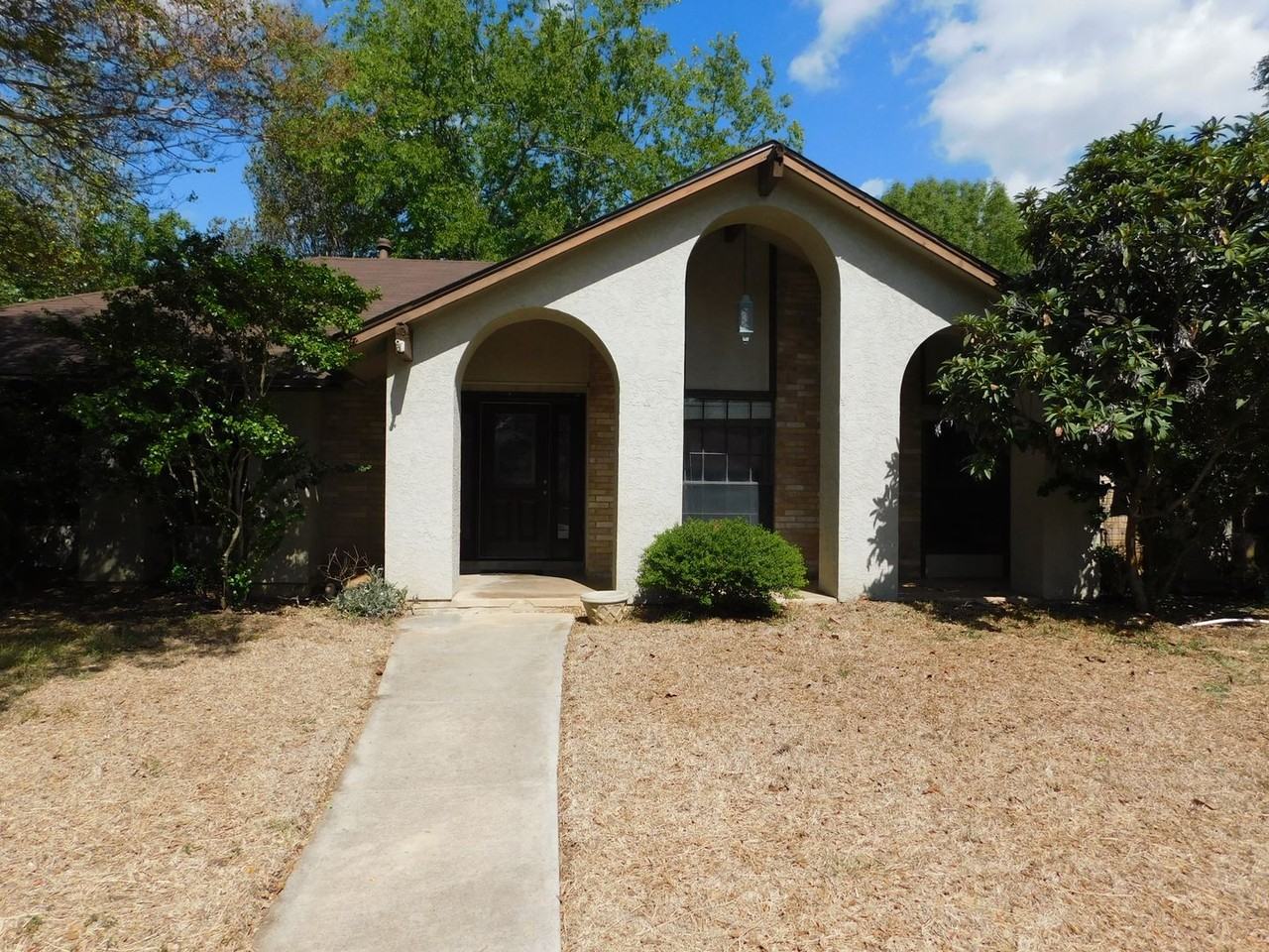 13726 Castle Grove Dr - Photo 2 of 11