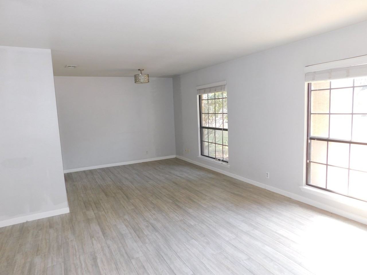 13726 Castle Grove Dr - Photo 3 of 11