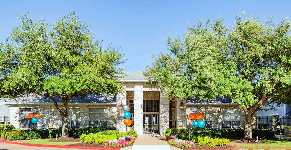 Willow Lake Apartments - Photo 7 of 53