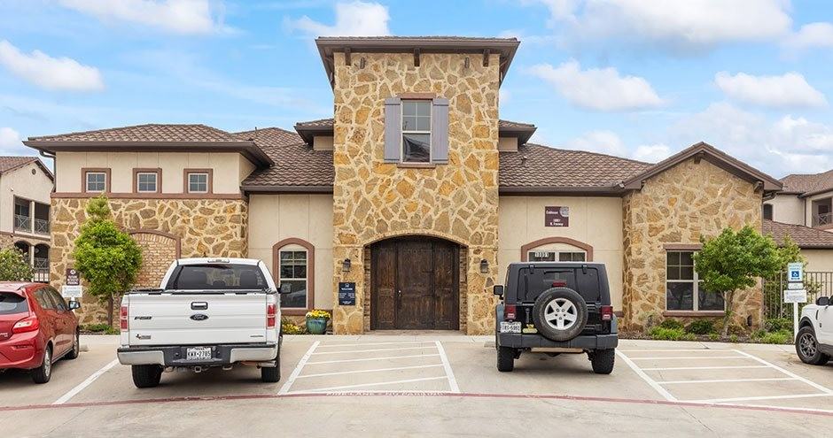 Junction Crossing Apartments - Photo 7 of 43