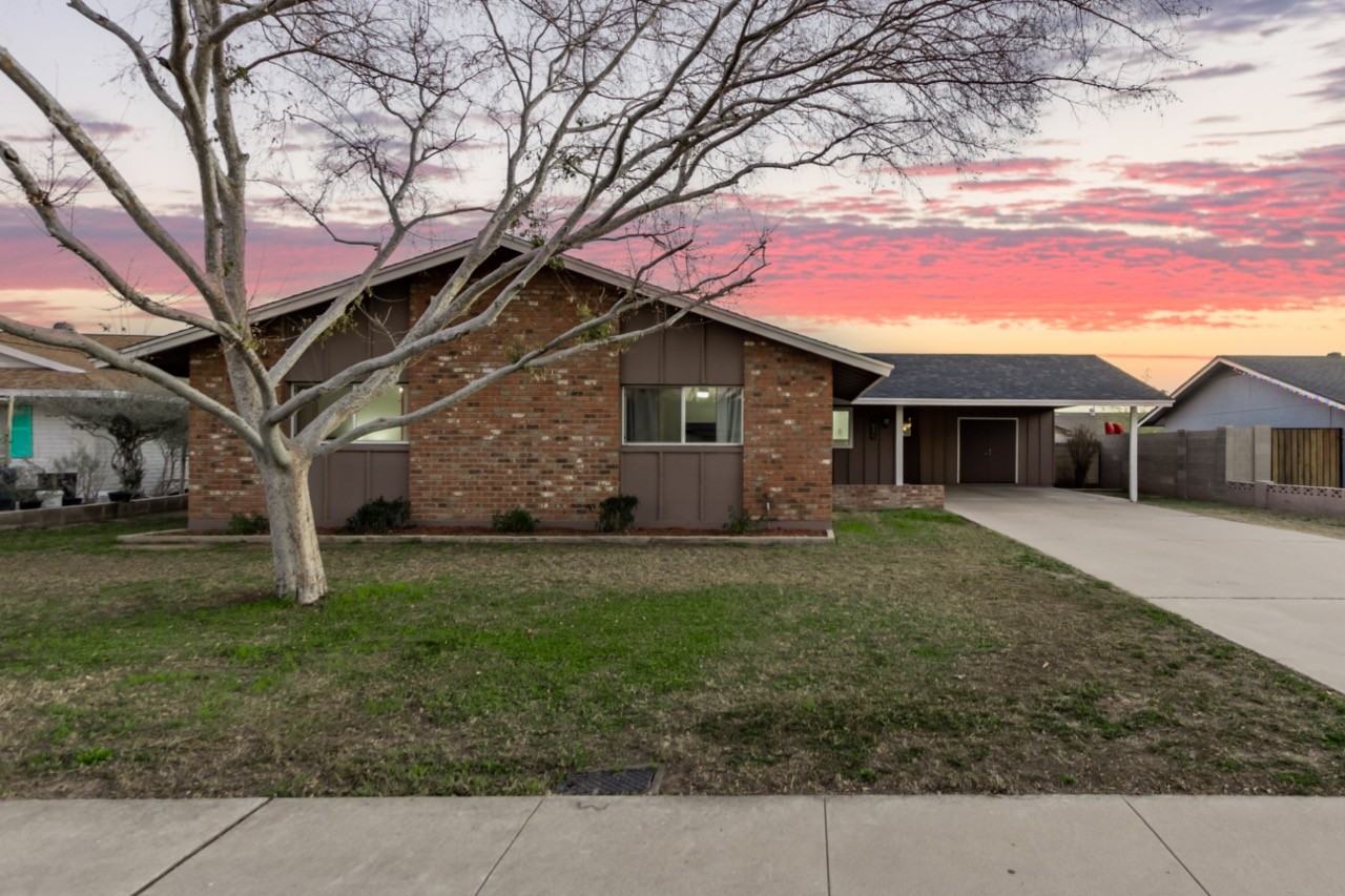 1645 East Manhatton Drive - Photo 3 of 48