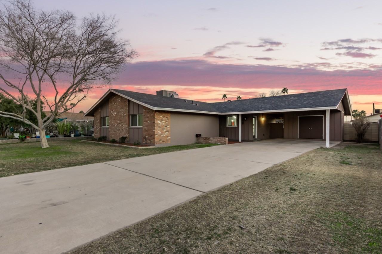1645 East Manhatton Drive - Photo 4 of 48