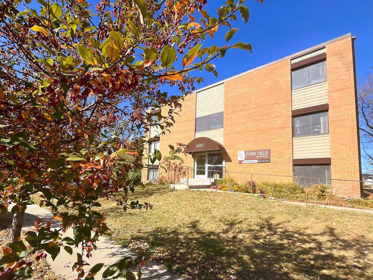 4320 36 1/2 St - Photo 2 of 2