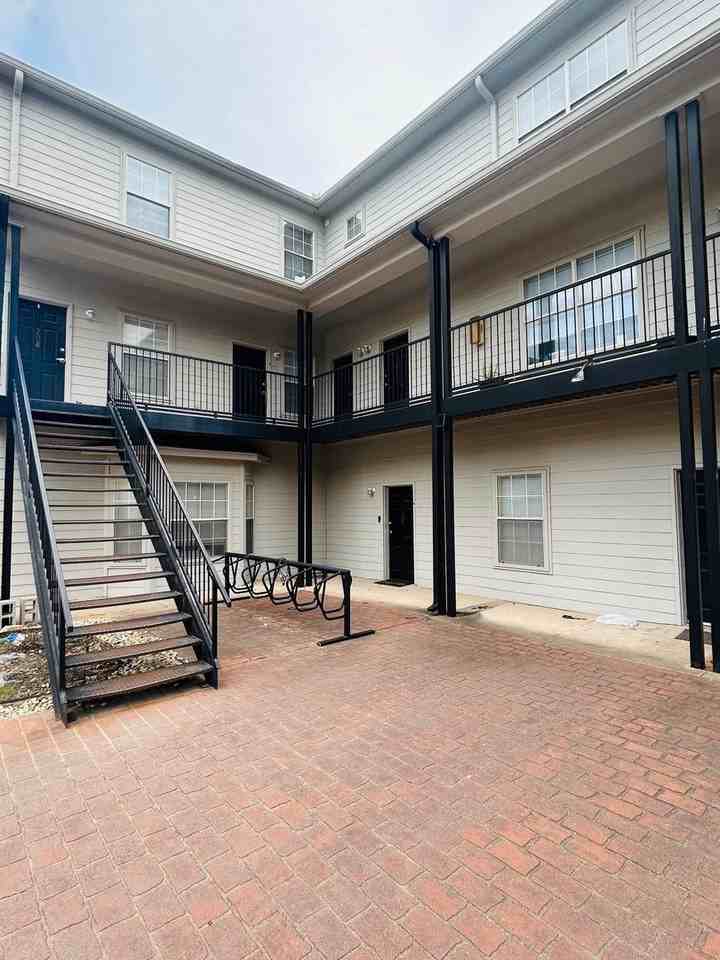 1625 S 10th St - Photo 5 of 13