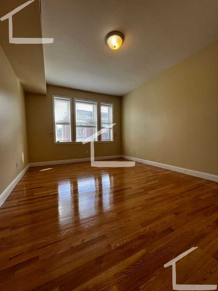 49 Saint Marys St - Photo 7 of 12