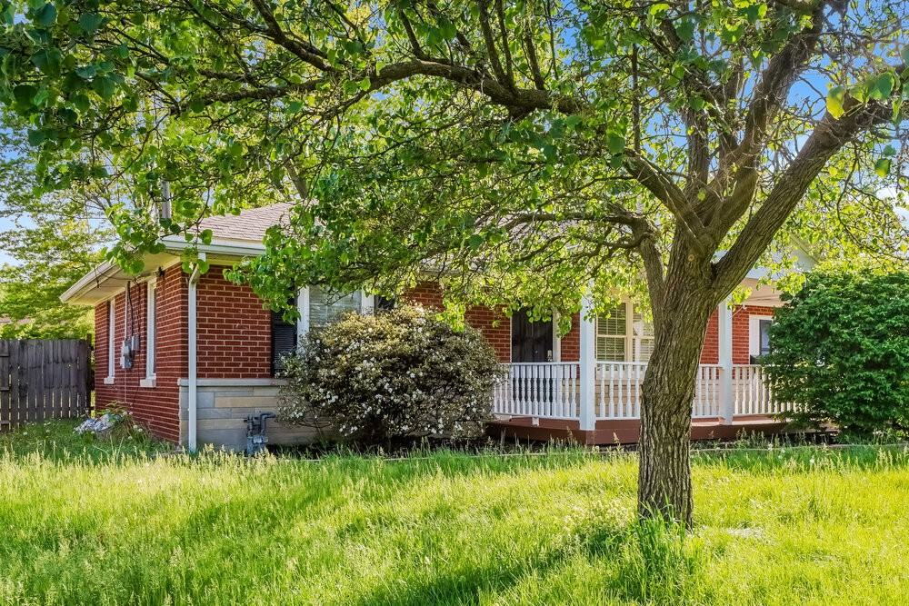 1612 Lou Gene Ave - Photo 3 of 16